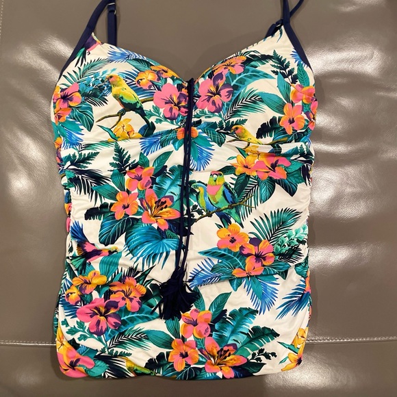 Tommy Bahama Other - Tropical print Tommy Bahama swim top